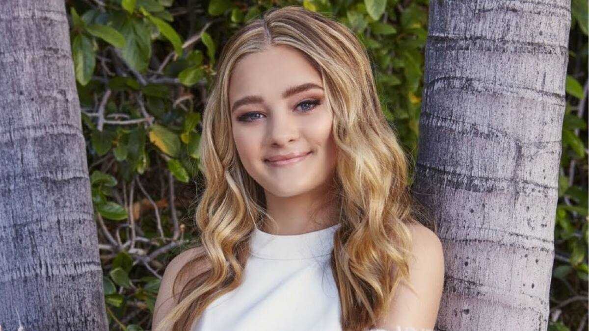 Who is Lizzy Greene? Age, Career, Family, Net Worth, Height, Bio